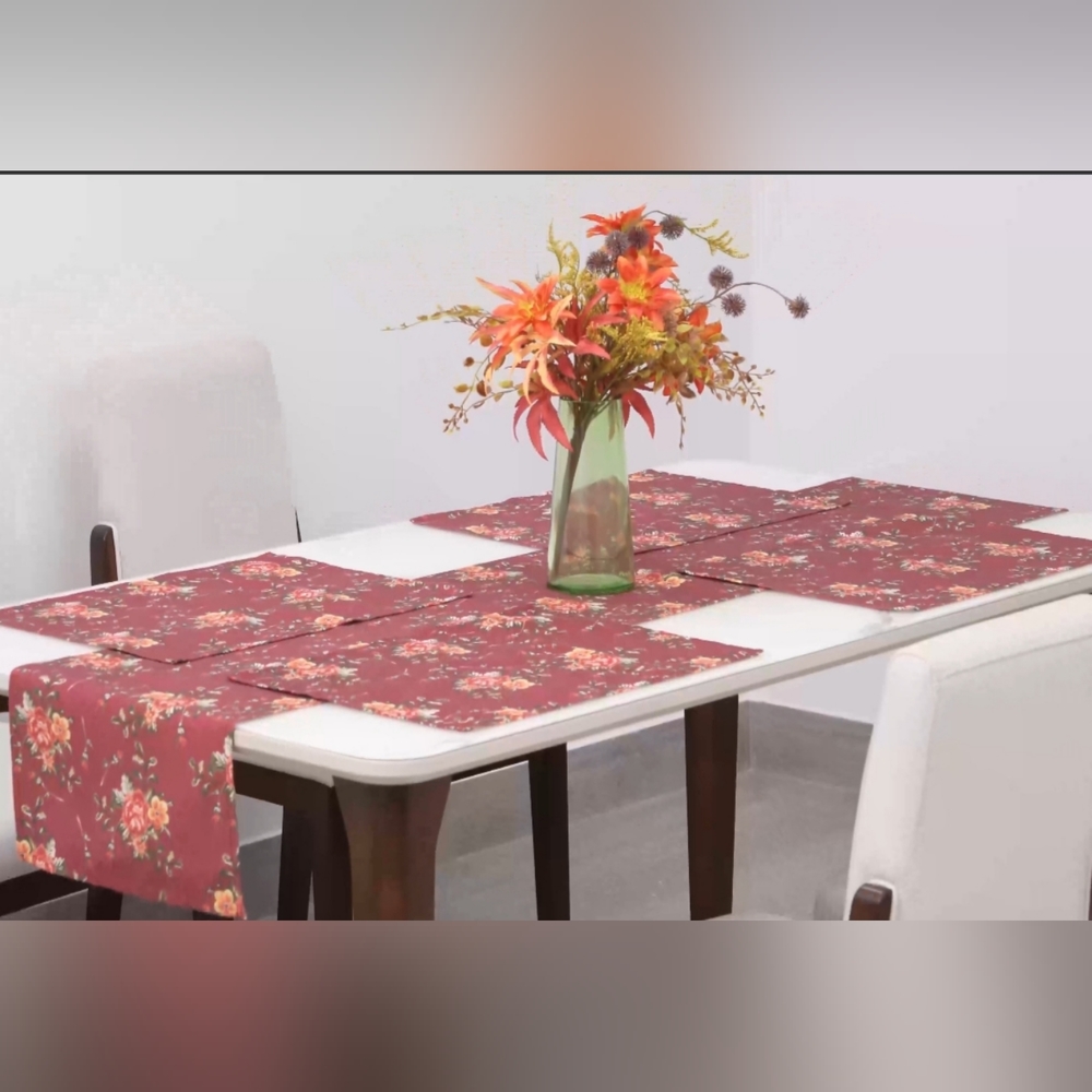 Flowery Tablecloth & 4 Placemats